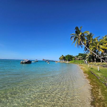 Beachwalk Deluxe Apartment - 50 Steps To The Beach カップ・マルールー エクステリア 写真