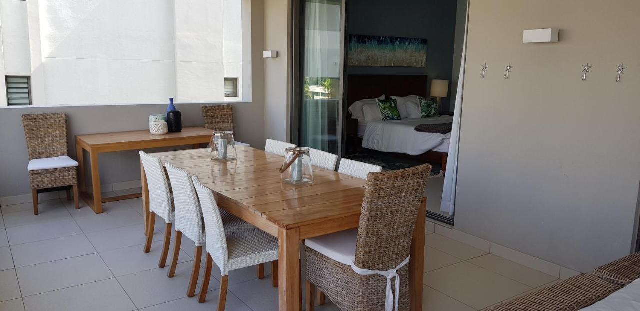 Beachwalk Deluxe Apartment - 50 Steps To The Beach カップ・マルールー エクステリア 写真