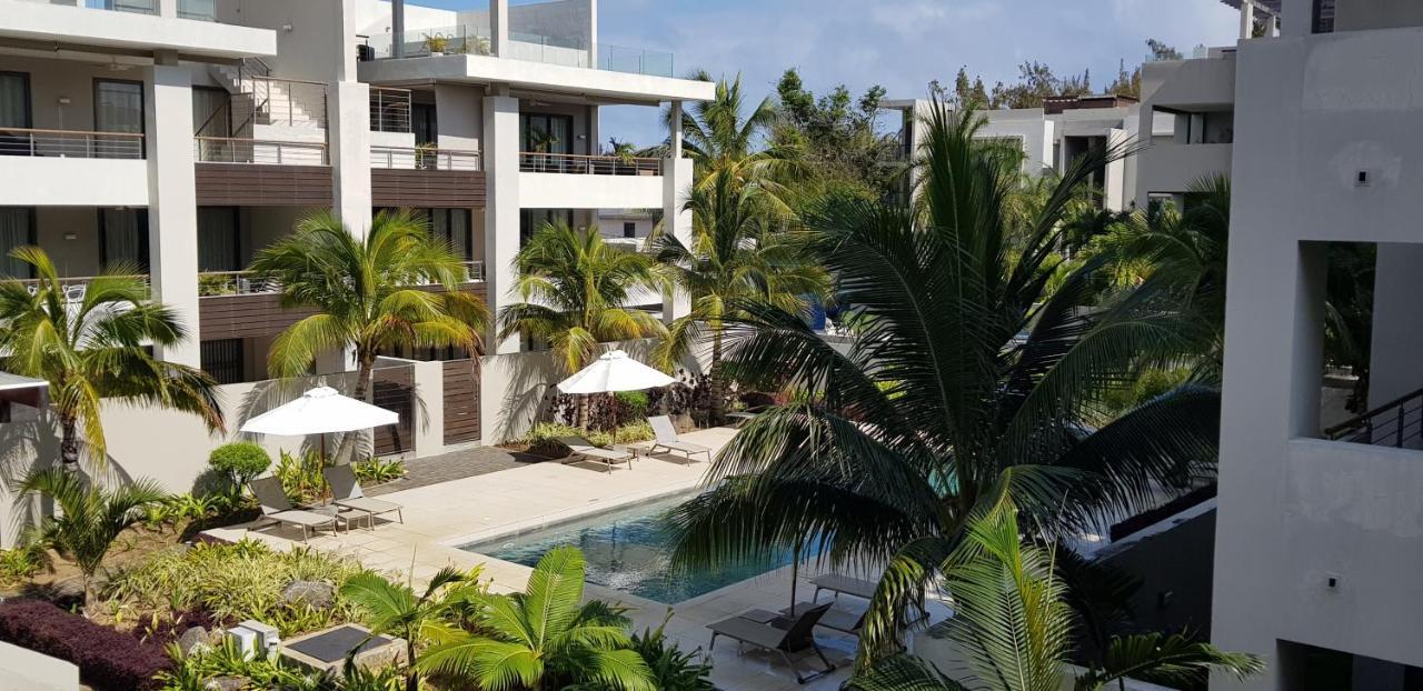Beachwalk Deluxe Apartment - 50 Steps To The Beach カップ・マルールー エクステリア 写真