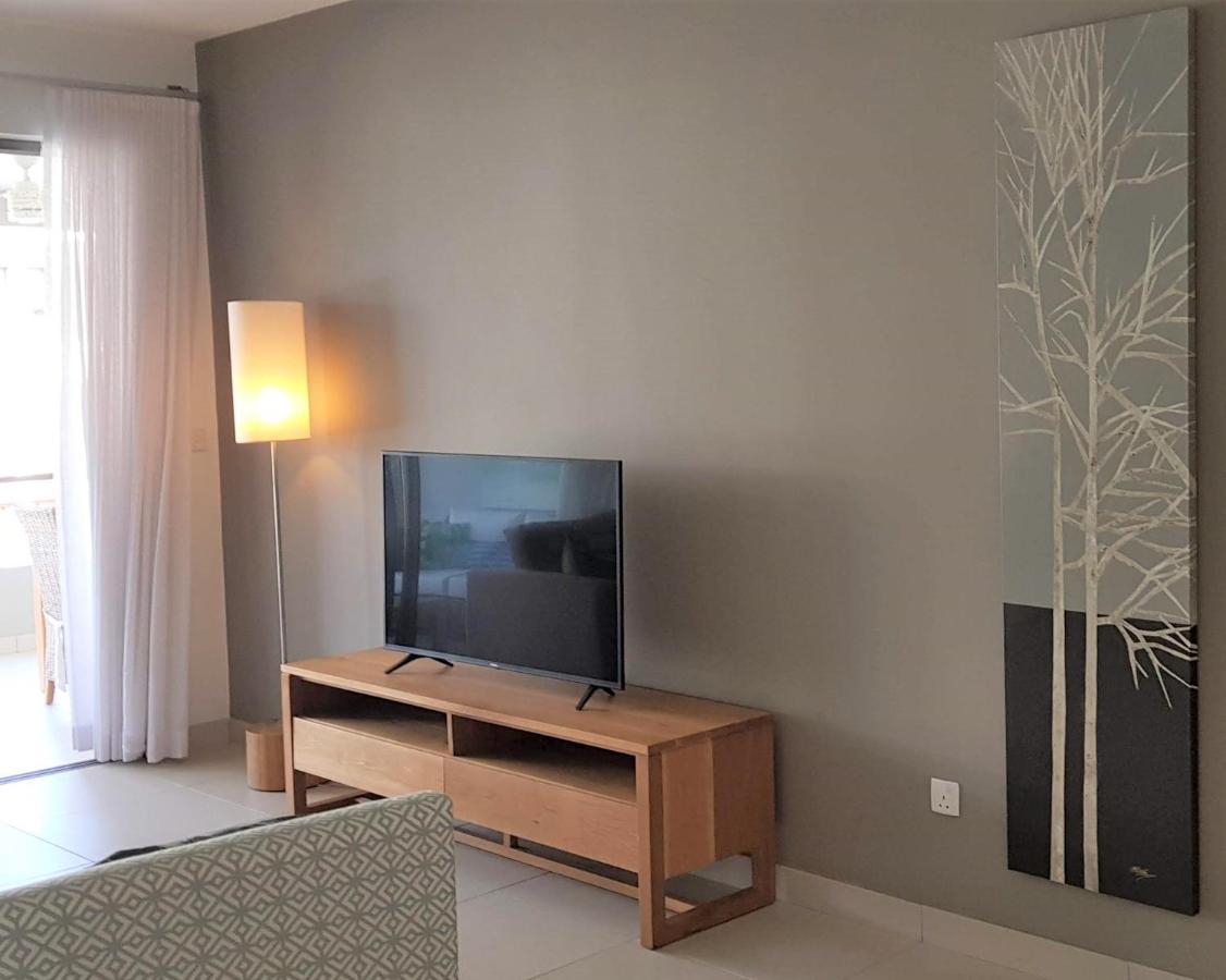 Beachwalk Deluxe Apartment - 50 Steps To The Beach カップ・マルールー エクステリア 写真