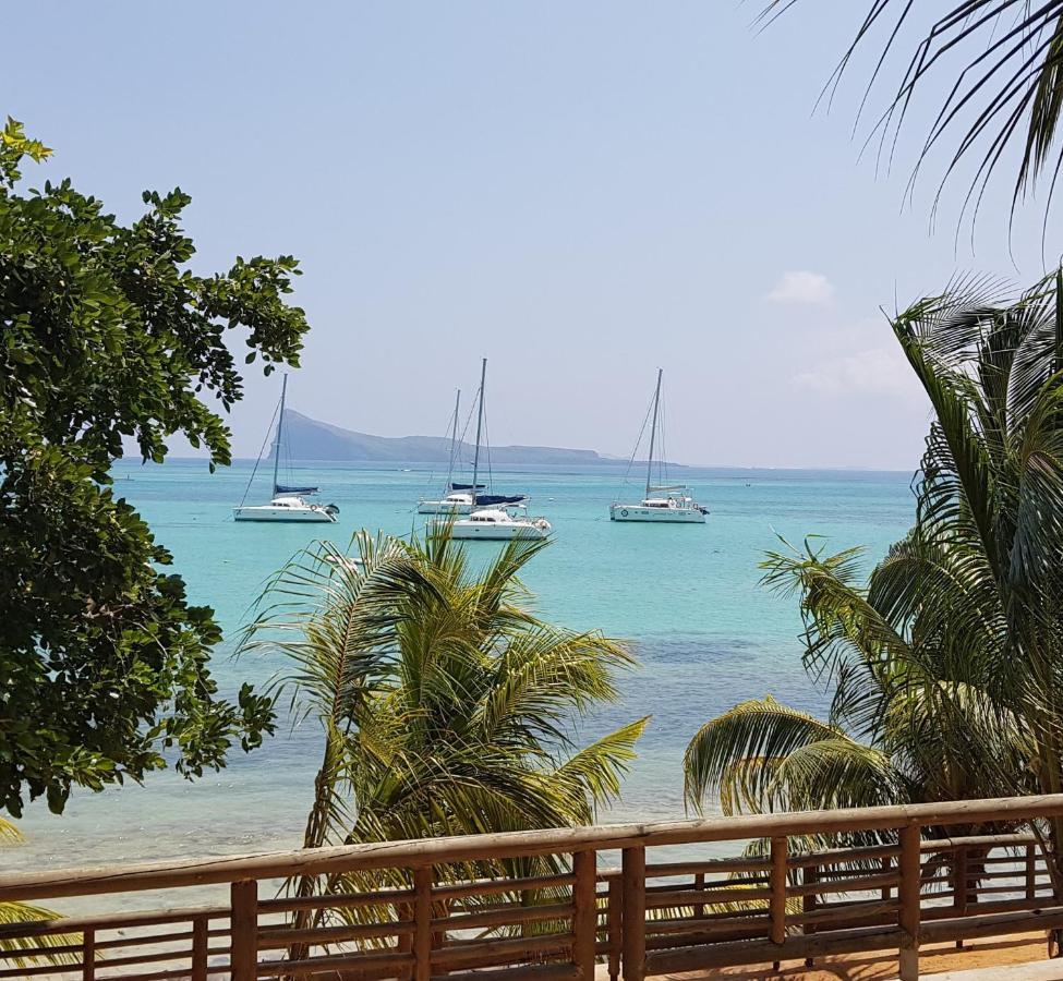 Beachwalk Deluxe Apartment - 50 Steps To The Beach カップ・マルールー エクステリア 写真