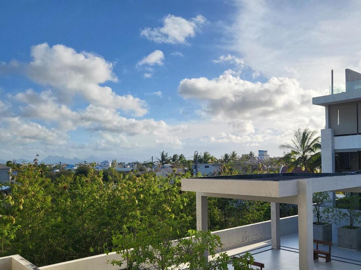 Beachwalk Deluxe Apartment - 50 Steps To The Beach カップ・マルールー エクステリア 写真