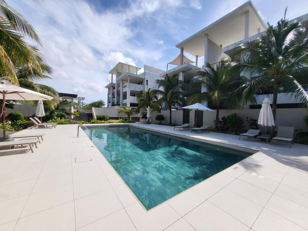 Beachwalk Deluxe Apartment - 50 Steps To The Beach カップ・マルールー エクステリア 写真
