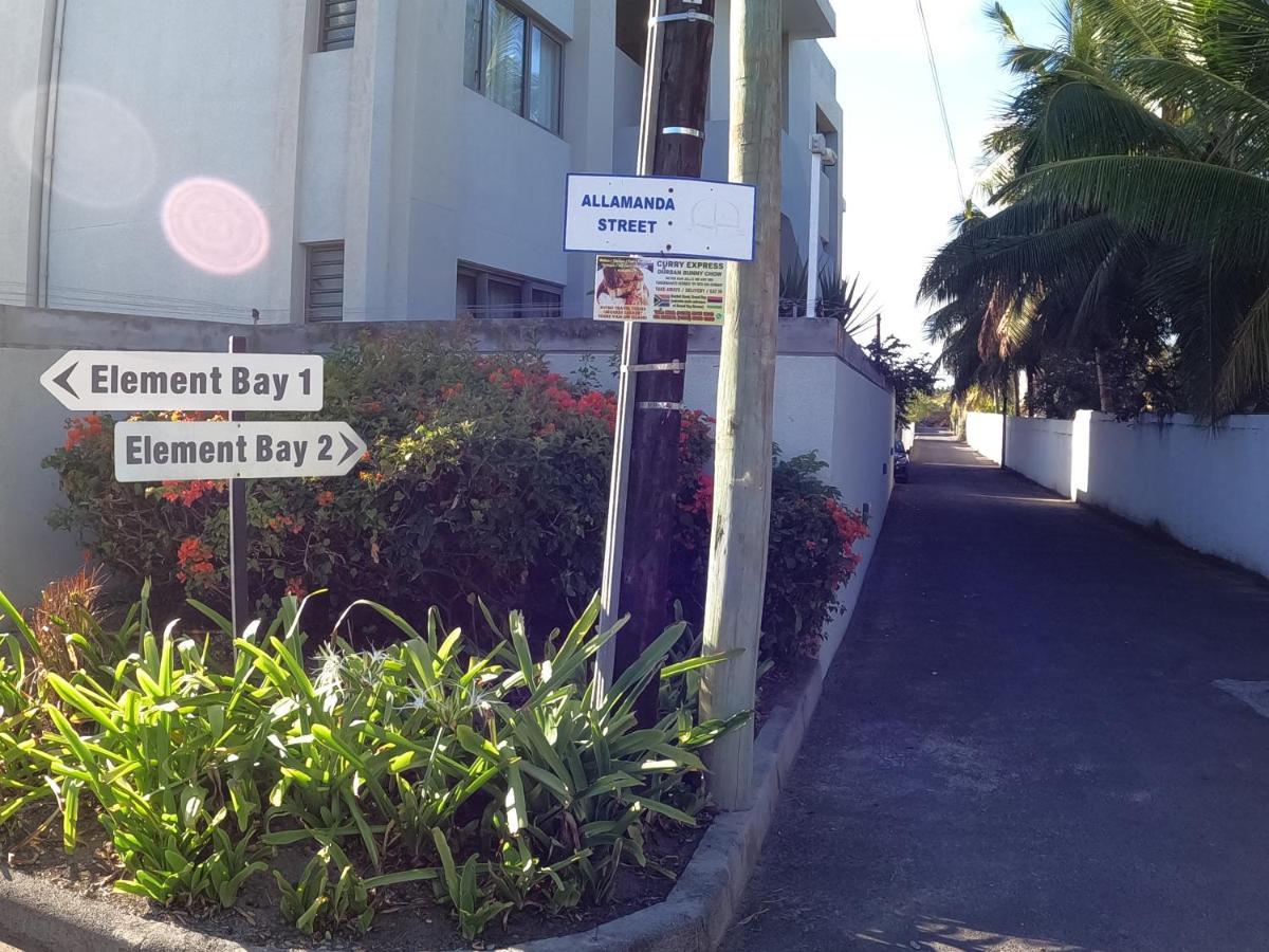 Beachwalk Deluxe Apartment - 50 Steps To The Beach カップ・マルールー エクステリア 写真