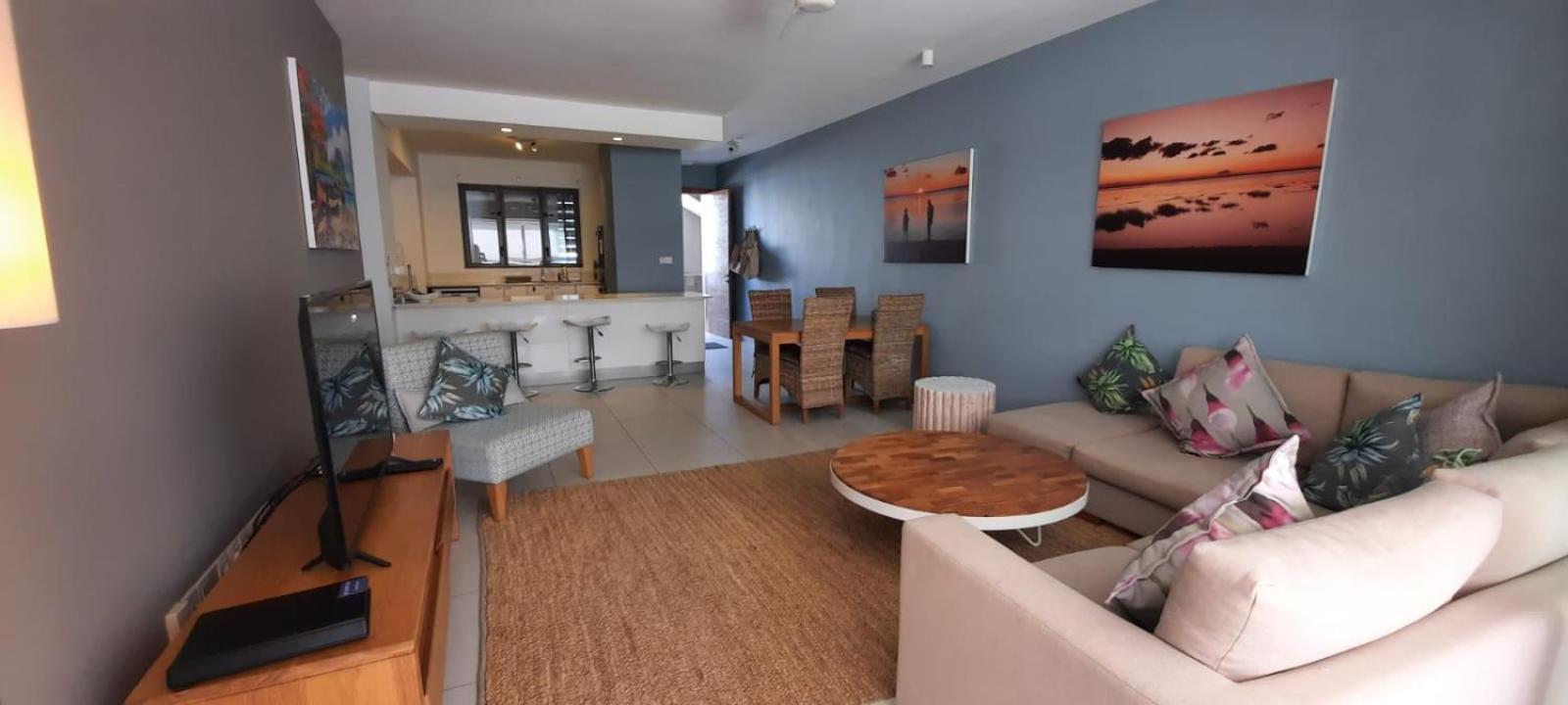 Beachwalk Deluxe Apartment - 50 Steps To The Beach カップ・マルールー エクステリア 写真
