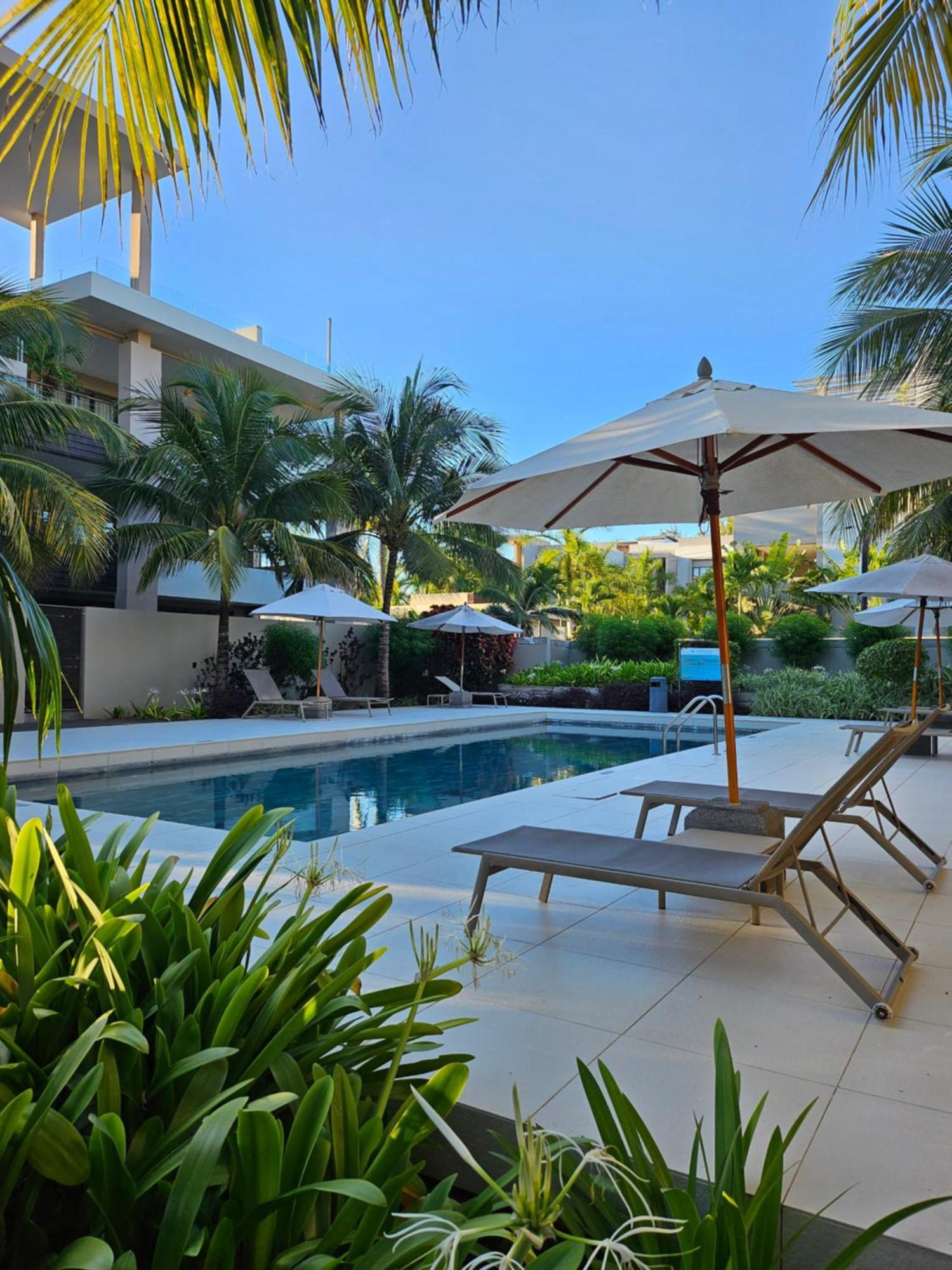 Beachwalk Deluxe Apartment - 50 Steps To The Beach カップ・マルールー エクステリア 写真