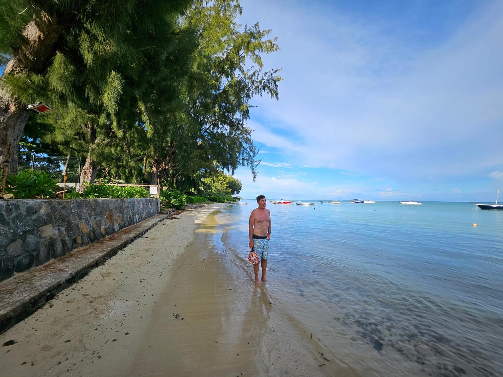 Beachwalk Deluxe Apartment - 50 Steps To The Beach カップ・マルールー エクステリア 写真