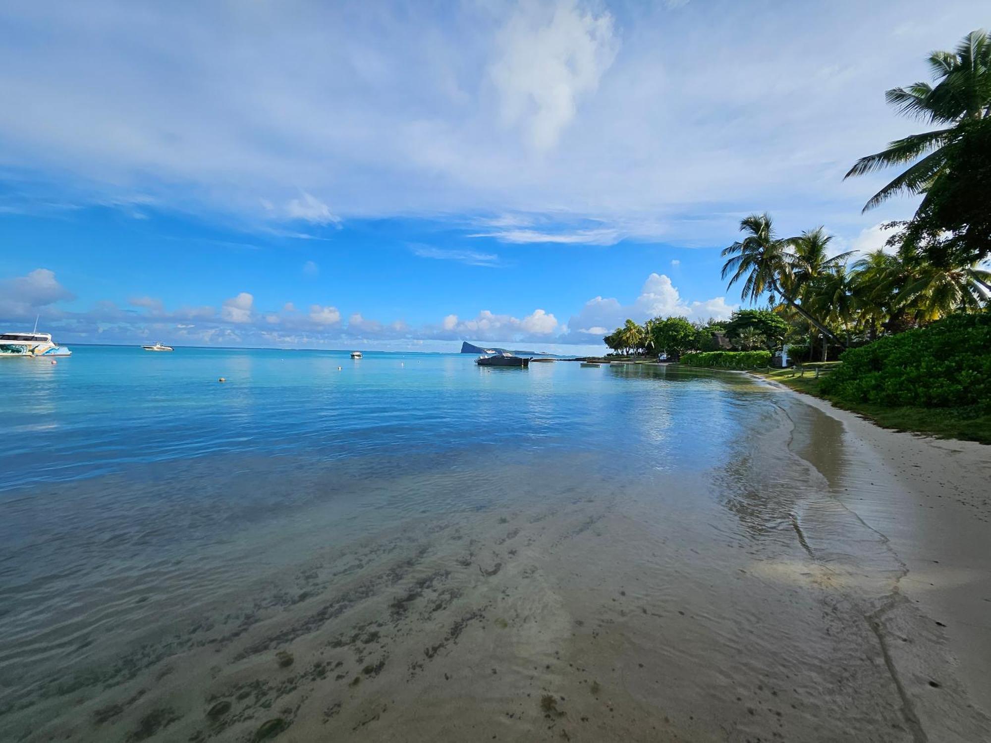 Beachwalk Deluxe Apartment - 50 Steps To The Beach カップ・マルールー エクステリア 写真