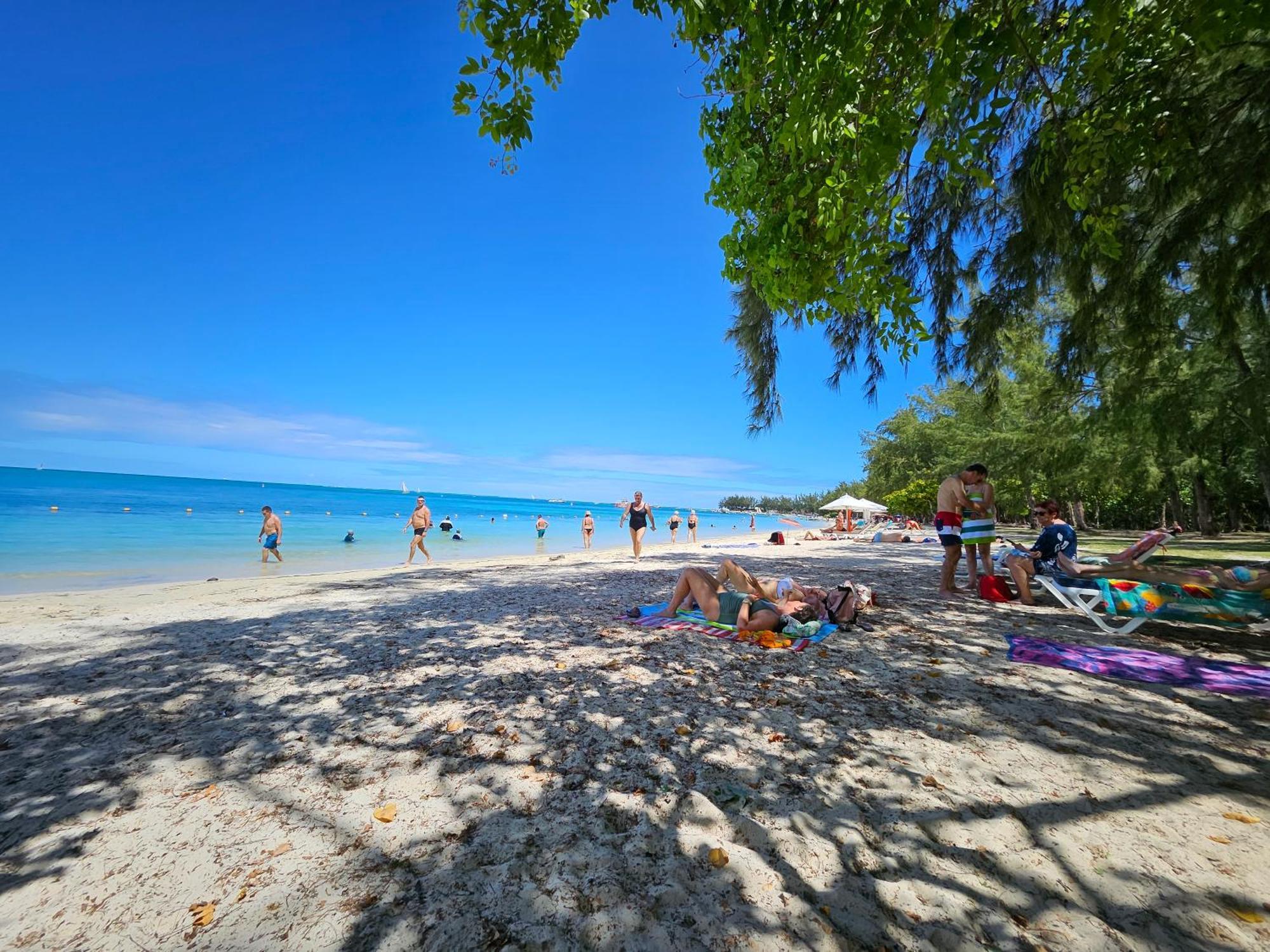 Beachwalk Deluxe Apartment - 50 Steps To The Beach カップ・マルールー エクステリア 写真